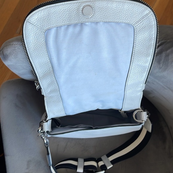 Marc Jacob’s small nomad bag. - Picture 4 of 6